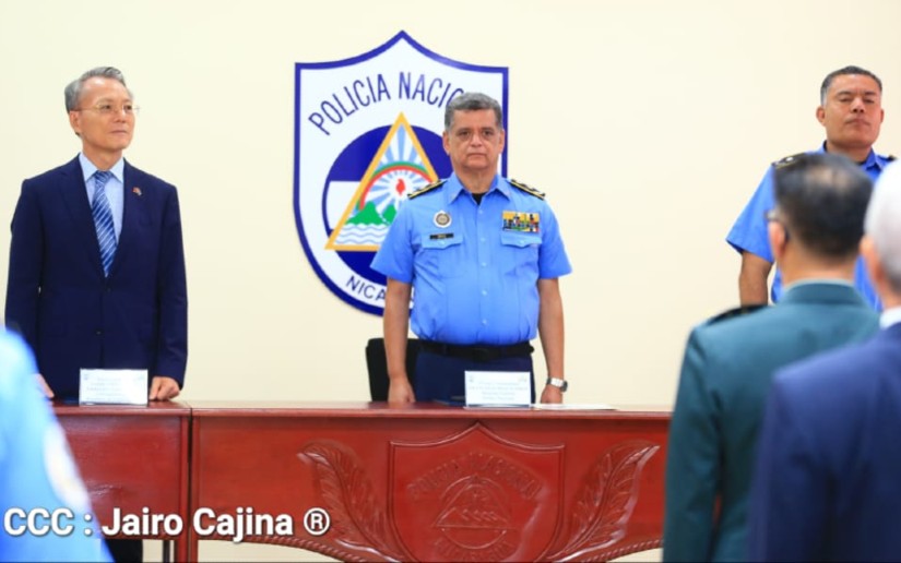 condecora a Agregado de Defensa de Taiwán 82